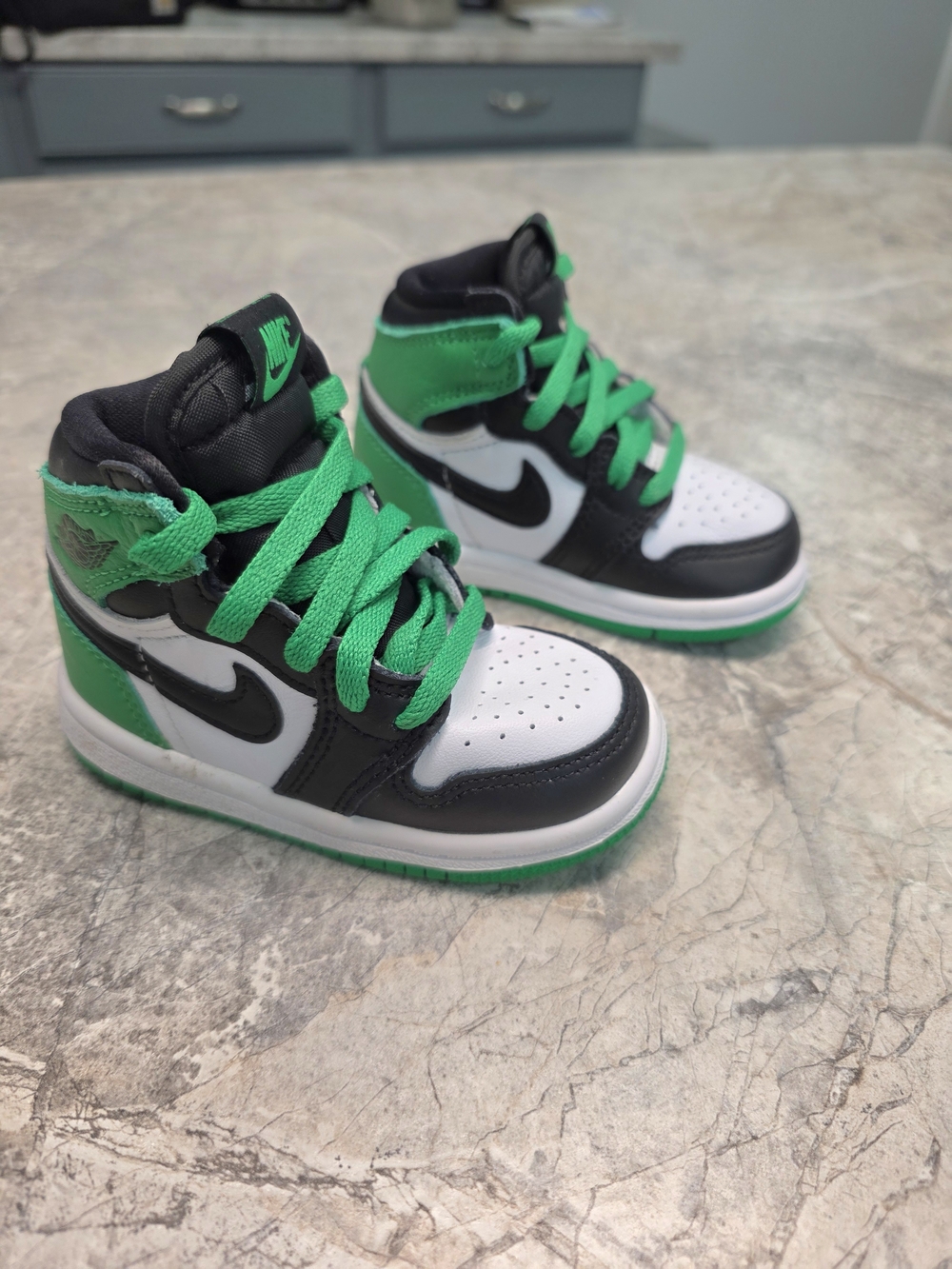 Kids Nike Air Jordan Retro High OG Lucky Green Sneakers
